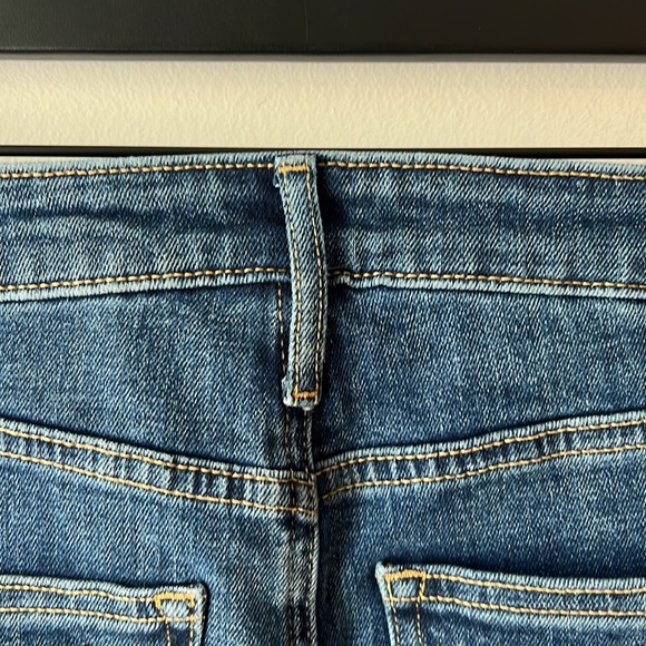 Banana Republic NWT Classic Denim Jean Skirt. Size 2P. - Picture 7 of 13